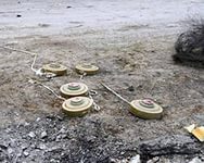 В зоне АТО школьников на уроках учат обращаться с минами и взрывоопасными предметами